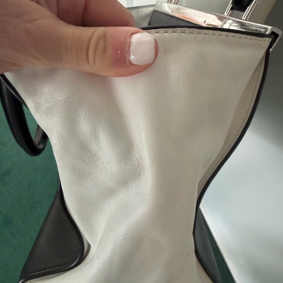 Elegant Black Leather Handbag. By Michael Kors. W silver accents - Picture 4 of 4